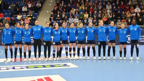 A Mosonmagyaróvár játékosai a női kézilabda Európa-liga A csoportjának első fordulójában játszott Motherson Mosonmagyaróvári KC - Thüringer HC mérkőzés előtt a mosonmagyaróvári UFM Arénában 2026. január 11-én.