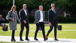 Mráz Ágoston Sámuel, Boros Bánk Levente és Rákay Philip érkezik egy fideszes rendezvényre 2024. április 19-én.