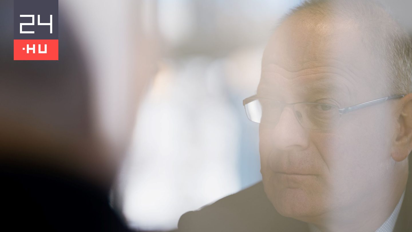 Népszava: politikailag érzékeny ügyekről gyűjtetnek adatokat a kormányhivatalokkal