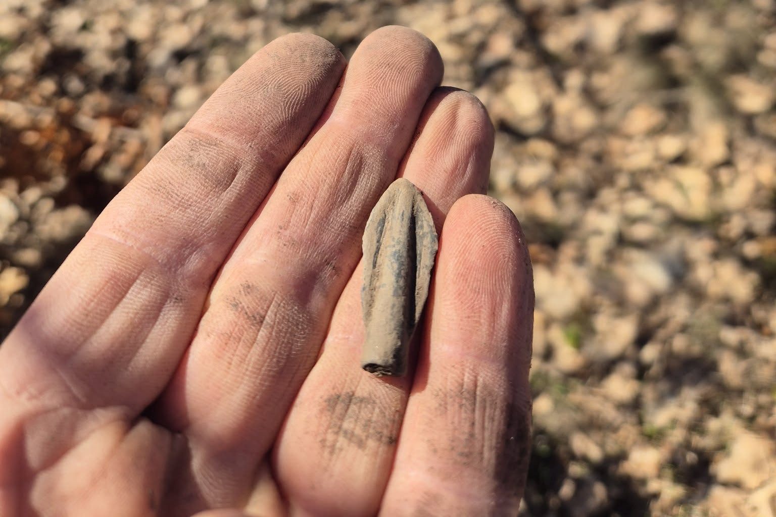 Kora vaskori nyílhegy.