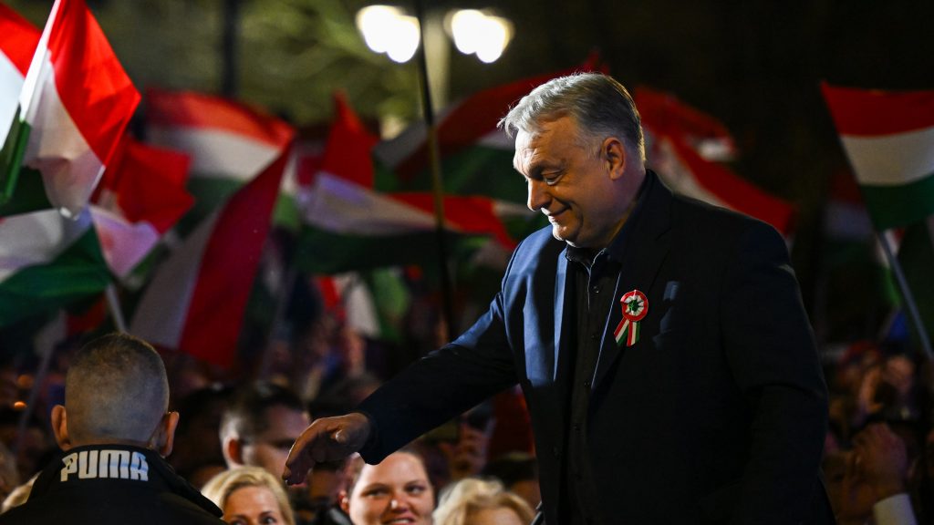 „Ha már úgy sem lesz sokáig hatalomban, gondoltuk, eljövünk megnézni” – biztonsági játékkal indult Orbán nyílt országjárása