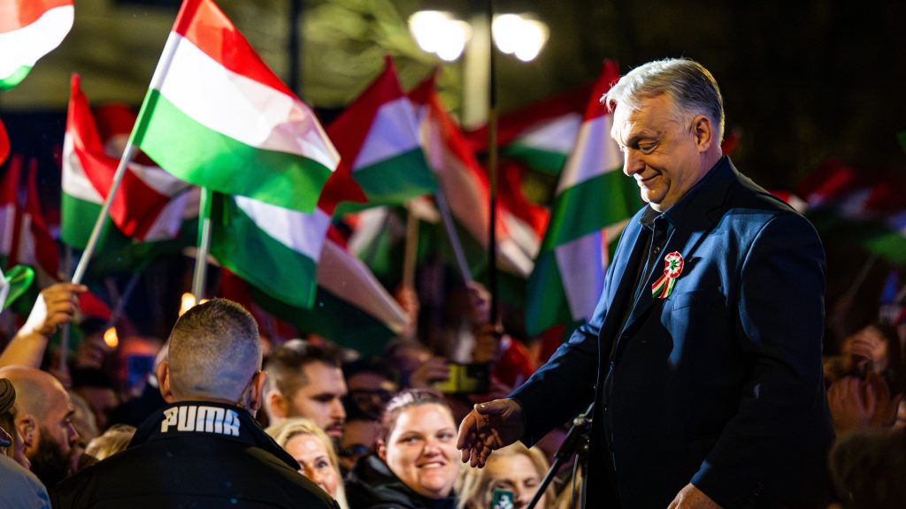 Orbán Viktor az ukrán zászlós provokációról: „Nem vizsgálok semmi ilyet, a kérdést is nevetségesnek tartom”