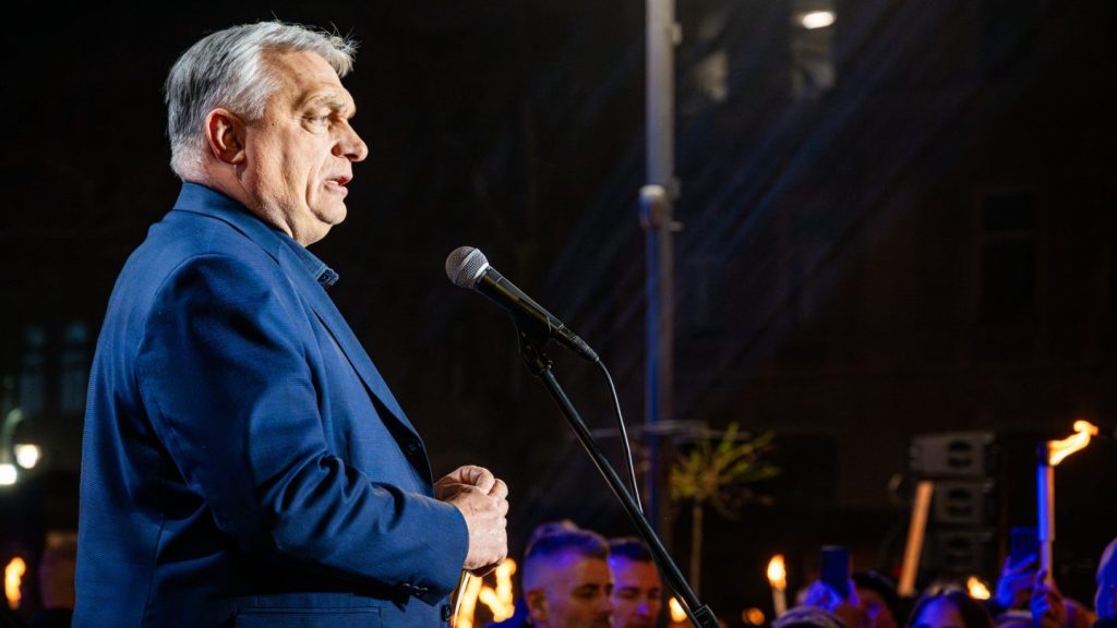 Egész oldalas hirdetésekben üzen Orbán Viktor