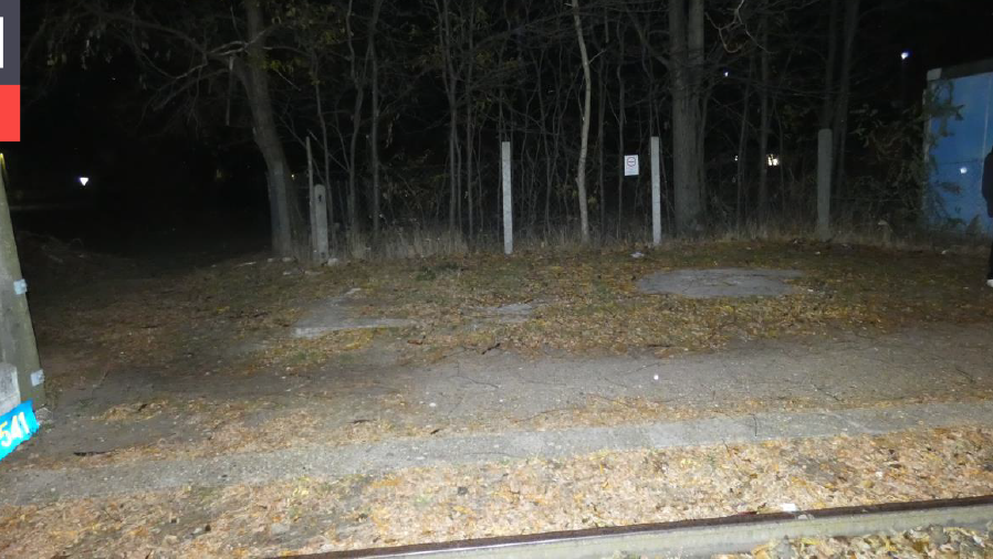 Körbeállta egy négyfős banda a vasútállomásnál, majd közölték vele, hogy leszúrják és elássák