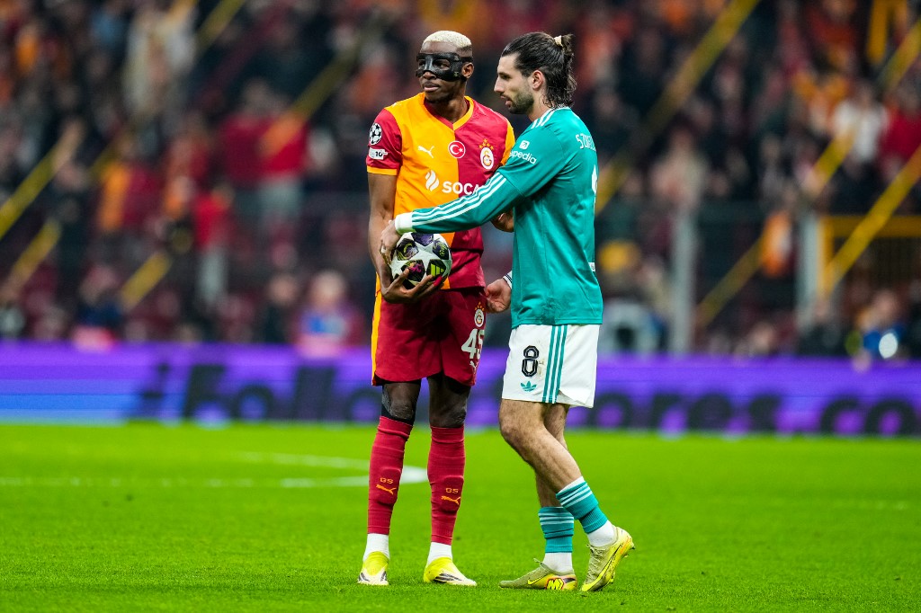 Victor Osimhen és Szoboszlai Dominik az isztambuli mérkőzésen.