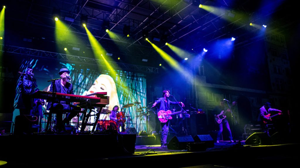 Kórházba került a Quimby egyik tagja, nélküle lépnek színpadra a közelgő jubileumi koncerten