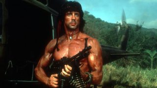A címszereplőt alakító Sylvester Stallone a Rambo II egyik jelenetében.