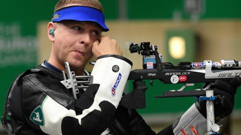 Sidi Péter a férfi légpuska versenyszám döntőjében a II. Európa Játékokon a minszki Lövész Központban 2019. június 24-én.