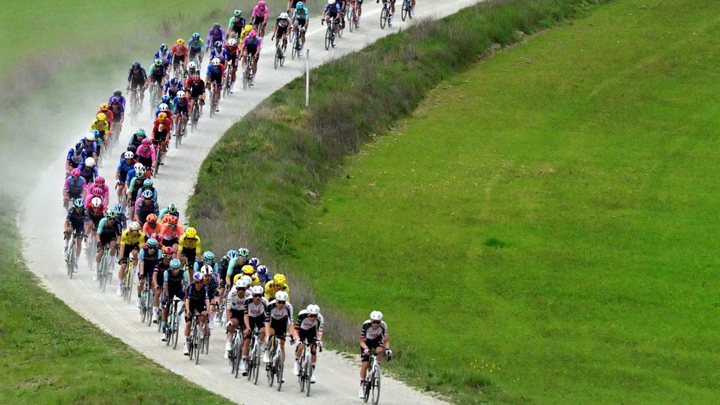 Blama a legendás bringaversenyen, eltévedtek az esélyesek