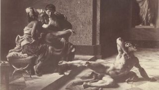 Locusta Néro jelenlétében teszteli a Britannicusnak szánt mérget.