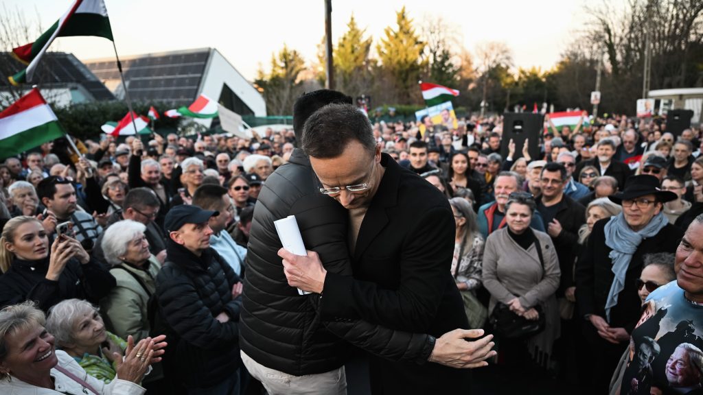 Így tüntettek Ukrajna ellen az ukrán nagykövetség előtt – Galéria