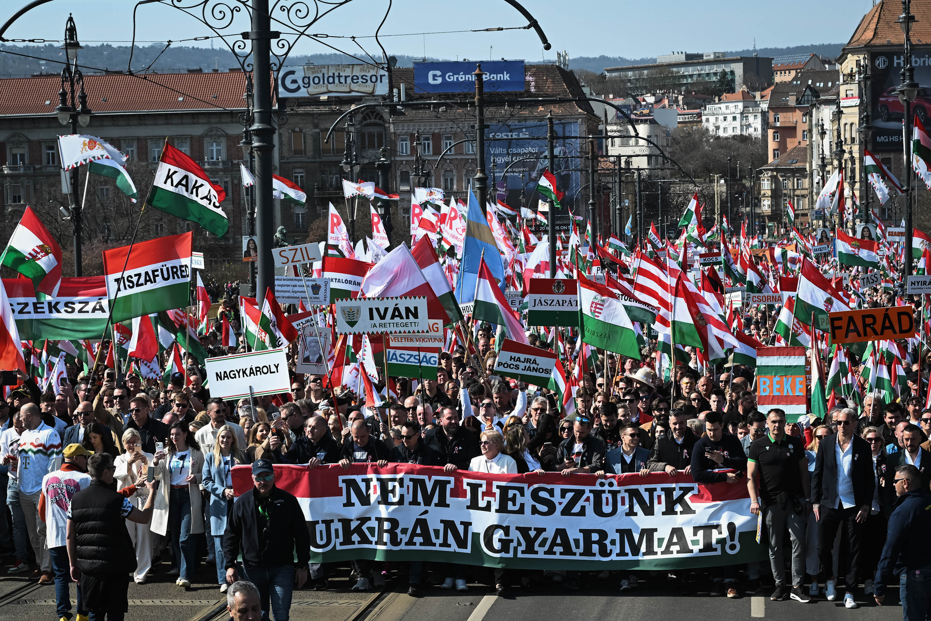 Bayer Zsolt, Győzike és Szentkirályi Alexandra vezetésével elindult a Békemenet – percről percre a március 15-ei események 3