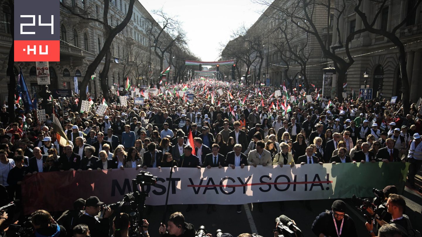 Magyar Péter megmutatta az ünneplő tömeg méretét