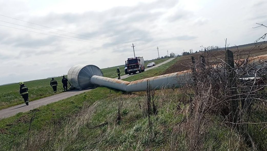 víztorony szél kidőlt