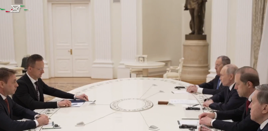 Szijjártó panaszkodott Putyinnak, hogy Ukrajnában magyarokat is besoroztak a hadseregbe