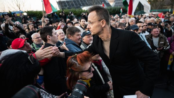 Ennyivel reagáltak Szijjártóék arra, hogy luxusékszereket és pénzt kapnának Oroszországból magyar politikusok, vagy kormányközeli személyek