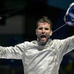 Szilágyi Áron a férfi kardozók csapatversenyének elődöntőjében a tbiliszi vívó-világbajnokságon 2025. július 28-án.