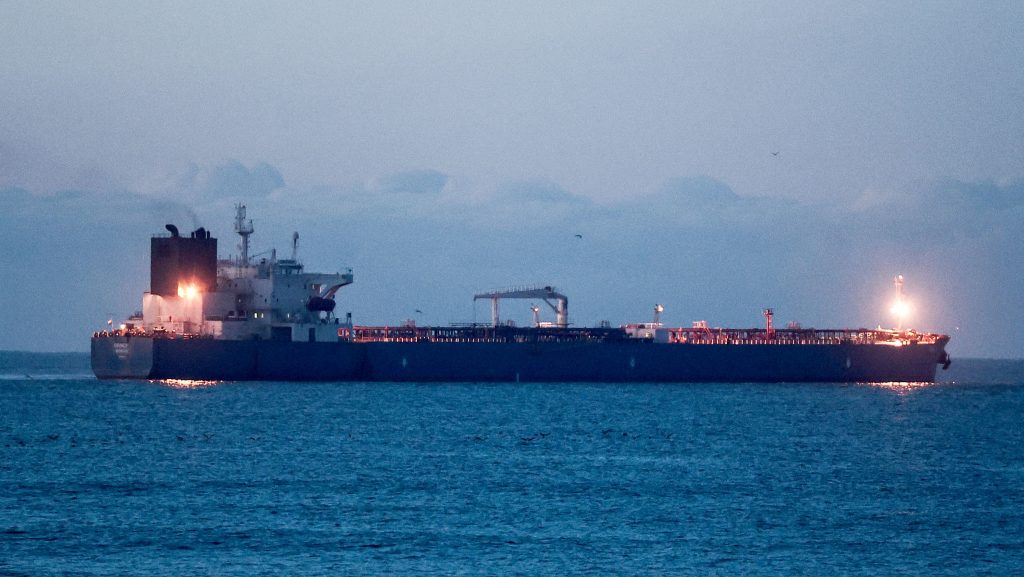 Váratlan amerikai fordulat: lazítanák az oroszok elleni olajembargót