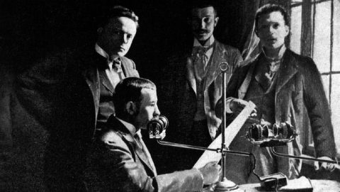 Telefonhírmondó, Puskás Tivadar találmánya.