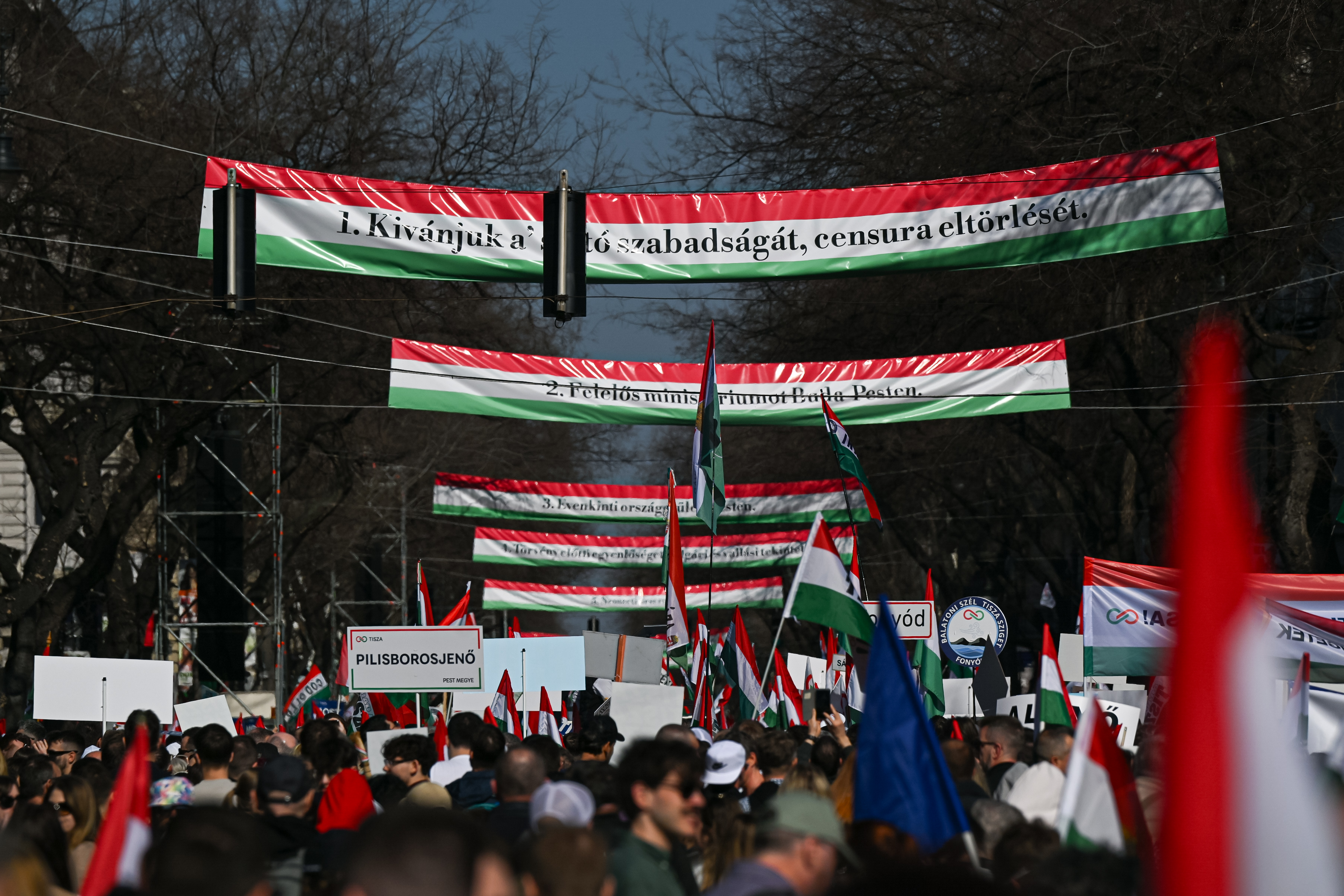 Már sokan vannak a Deák téren 2