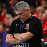 Xavi Pascual, a One Veszprém HC vezetőedzője a férfi kézilabda Bajnokok Ligája csoportkörében játszott One Veszprém HC - Aalborg Handbold mérkőzésen a One Veszprém Arénában 2026. március 12-én. A mérkőzést az Aalborg Handbold nyerte 38-33-ra.