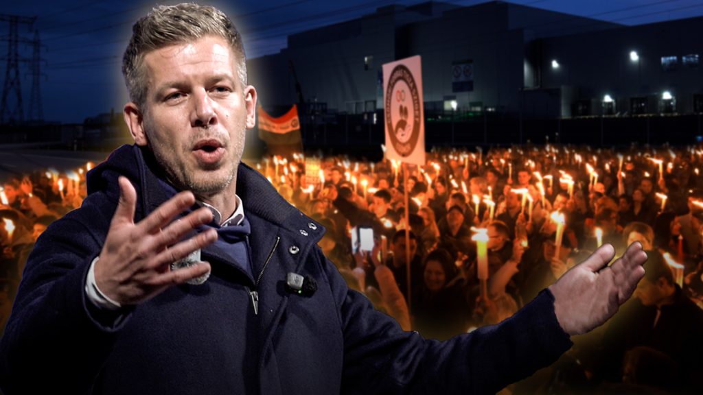 „Az almatermés olyan fekete volt, mint a korom” – Magyar Péter a gödi akkugyárnál