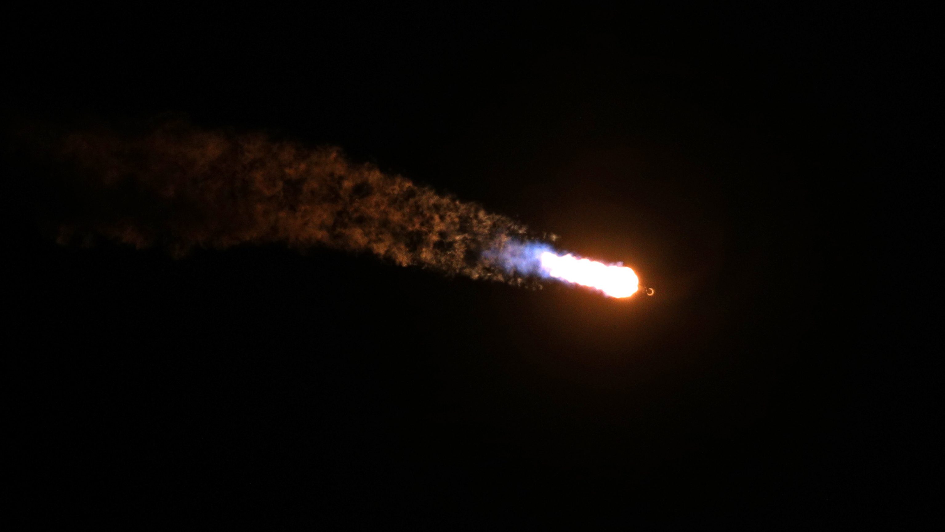 A SpaceX egyik Falcon 9-es rakétája felbocsátáskor.