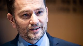 Outgoing Prime Minister Igor Matovic addresses a press conference at the Presidential Palace in Bratislava, Slovakia, on March 30, 2021, after Matovic resigned following heavy criticism in the ex-communist country of his decision to buy Russian vaccines and of his handling of the coronavirus pandemic in general. President Zuzana Caputova nominated Finance Minister Eduard Heger to replace him at a ceremony involving all three politicians in the capital Bratislava that was broadcast live on Slovak television. (Photo by VLADIMIR SIMICEK / AFP)