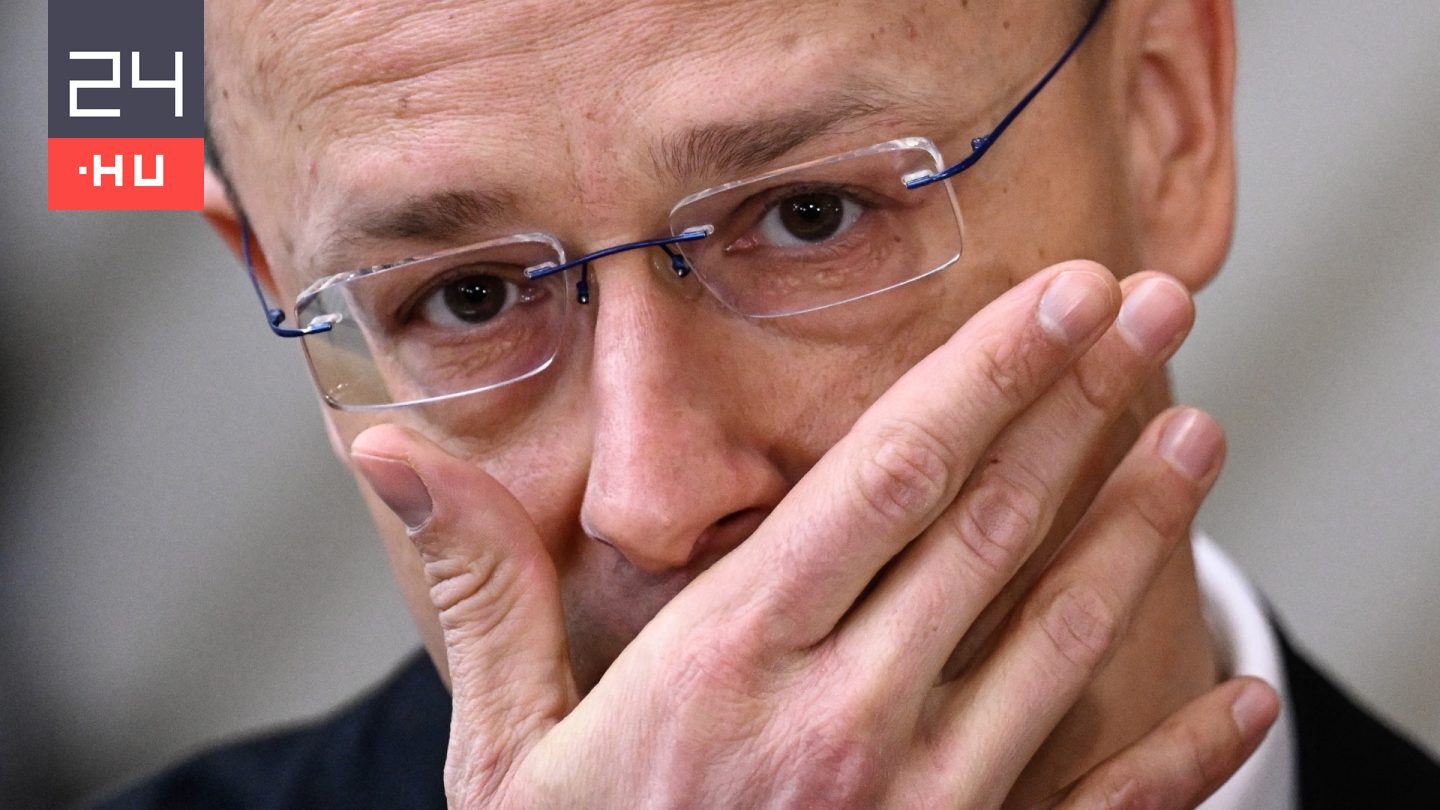Komcsizással reagált Szijjártó Péter az őt ért megbízhatatlansági kritikára