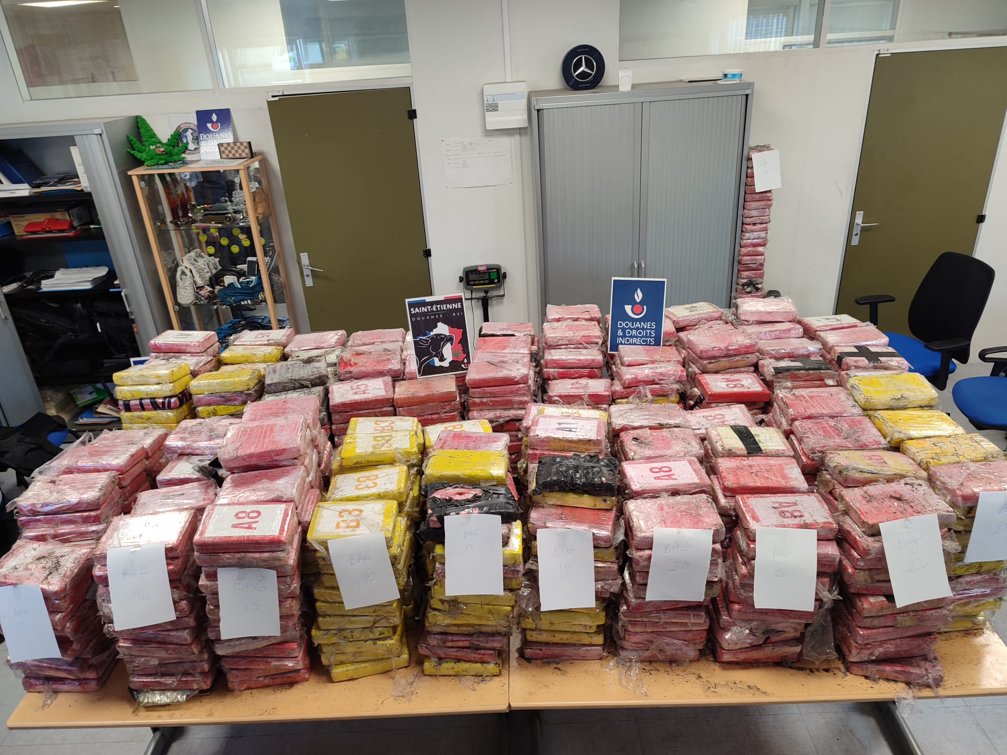 virágföld, drogfogás, vienne, franciaország, kokain