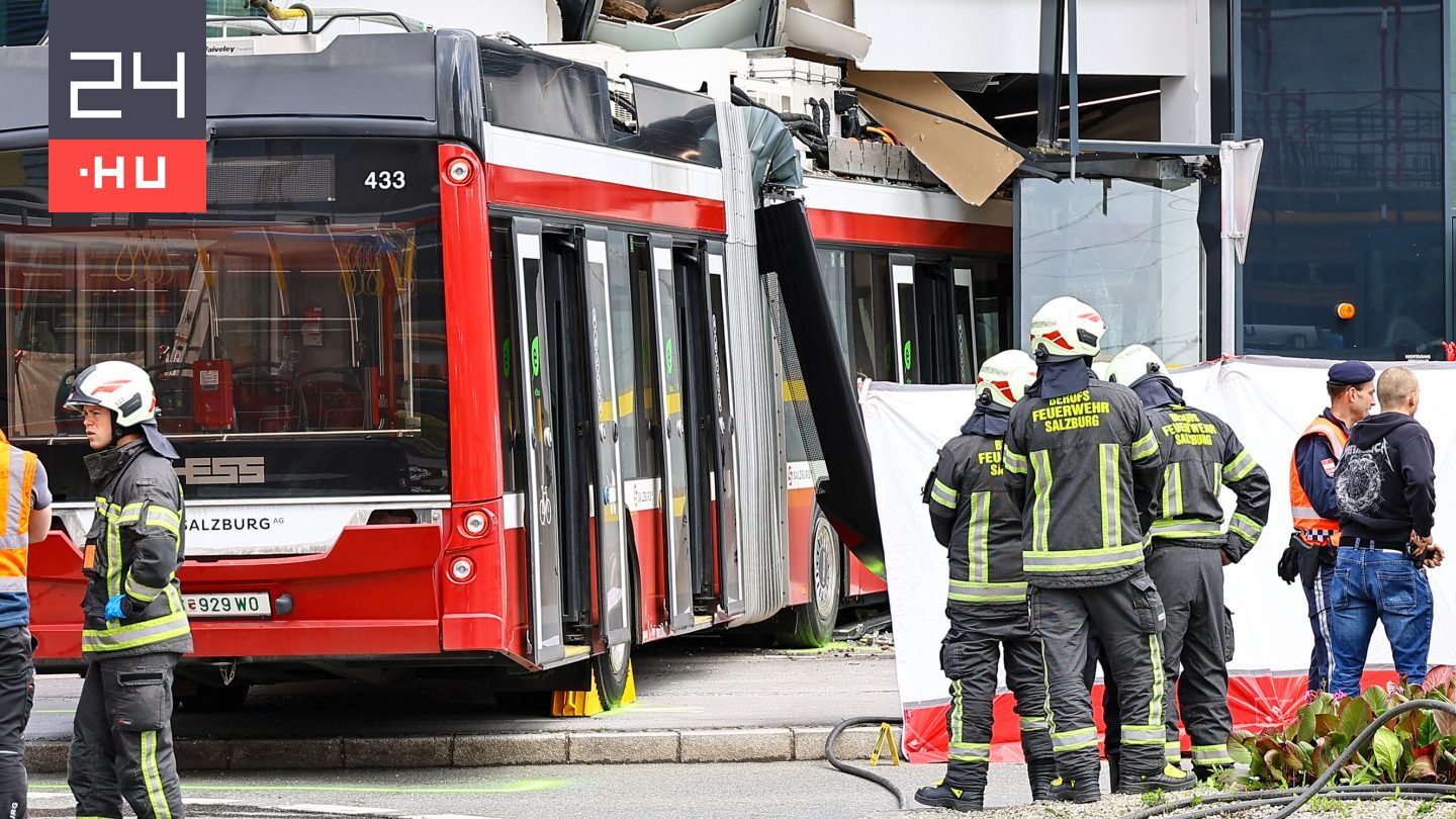 Trolibusz hajtott egy salzburgi szupermarketbe, egy ember meghalt