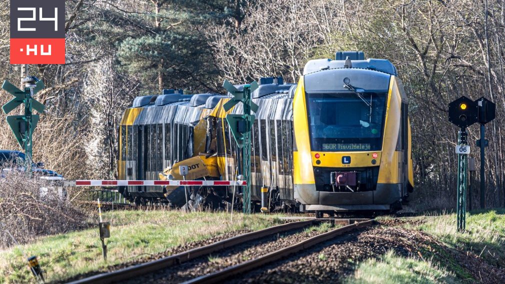 Frontálisan ütközött két vonat Dániában