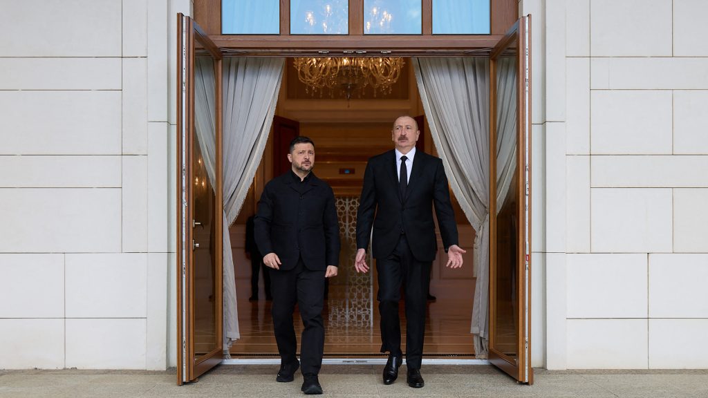 Zelenszkij Azerbajdzsánt nézte ki az oroszokkal folytatandó béketárgyalások helyszínének