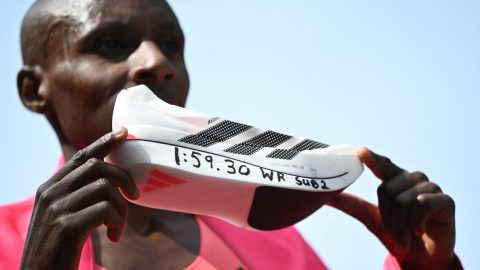 maratonfutás london marathon győztes idő 2 órán belül sabastian sawe