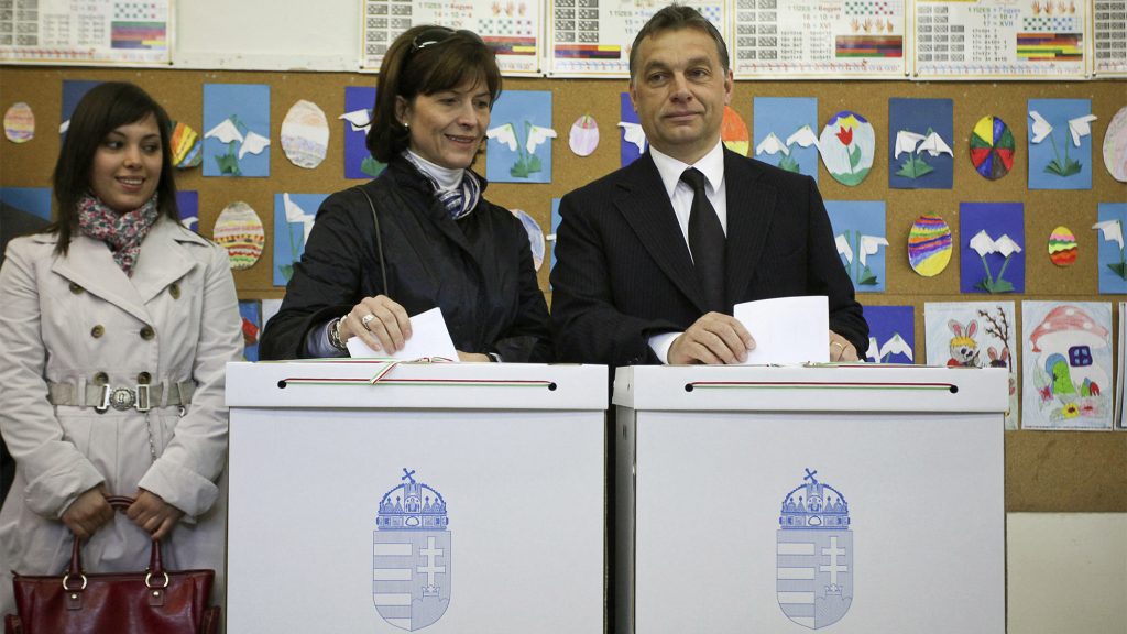 „Forradalom történt a szavazófülkékben” – így látták a pártok a 2010-es választási földcsuszamlást