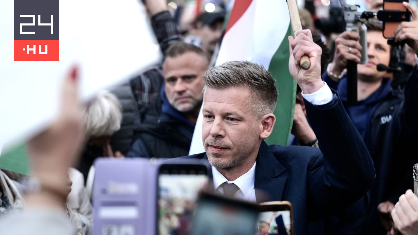 Magyar Péter Debrecenben: Mára egy a nemzet, egy a zászló