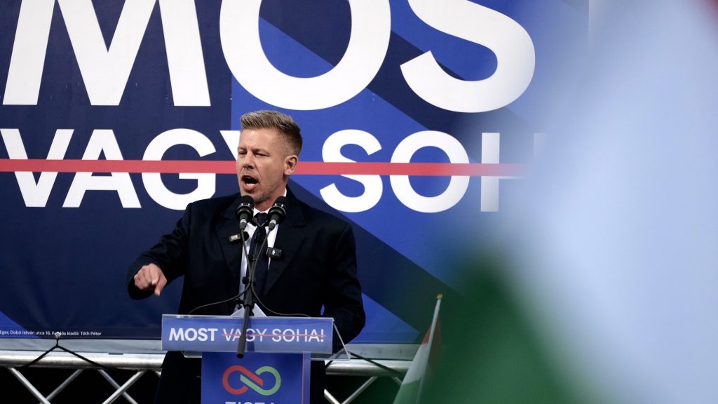 Magyar Péter Debrecenben: Aki közpénzt elemel, Szabó Bencékkel és Pálinkás századosokkal találja magát szembe