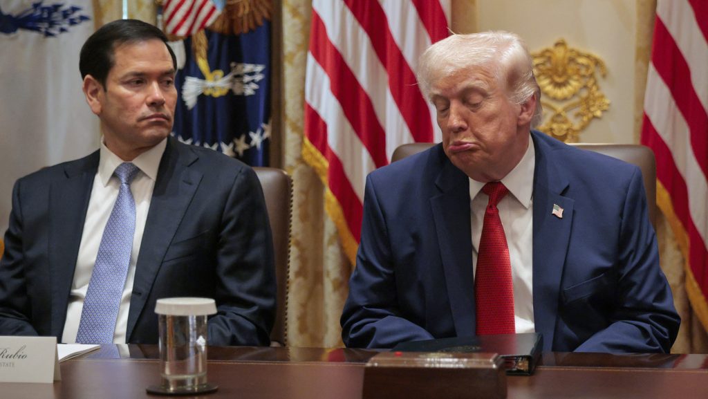 Trump erősen fontolgatja a kilépést a NATO-ból