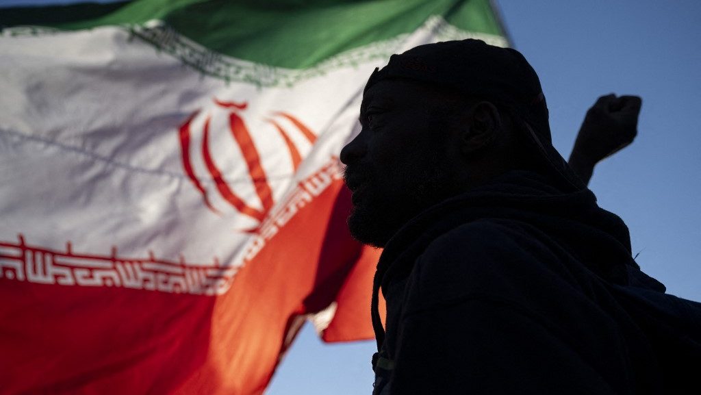 Tüzet nyitottak több hajóra a Hormuzi-szorosban