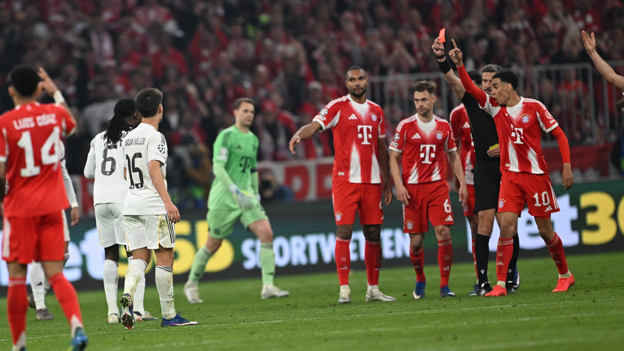 Bayern münchen real madrid camavinga kiállítás