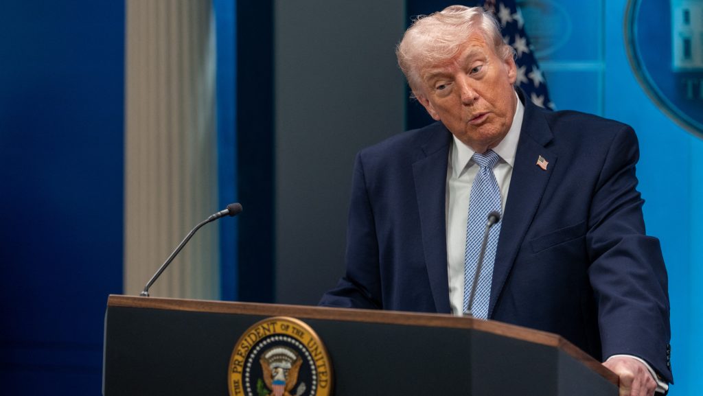 Ma senki ne üljön vonatra Iránban, üzeni az izraeli hadsereg