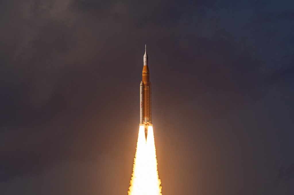 Az SLS rakéta felbocsátása.