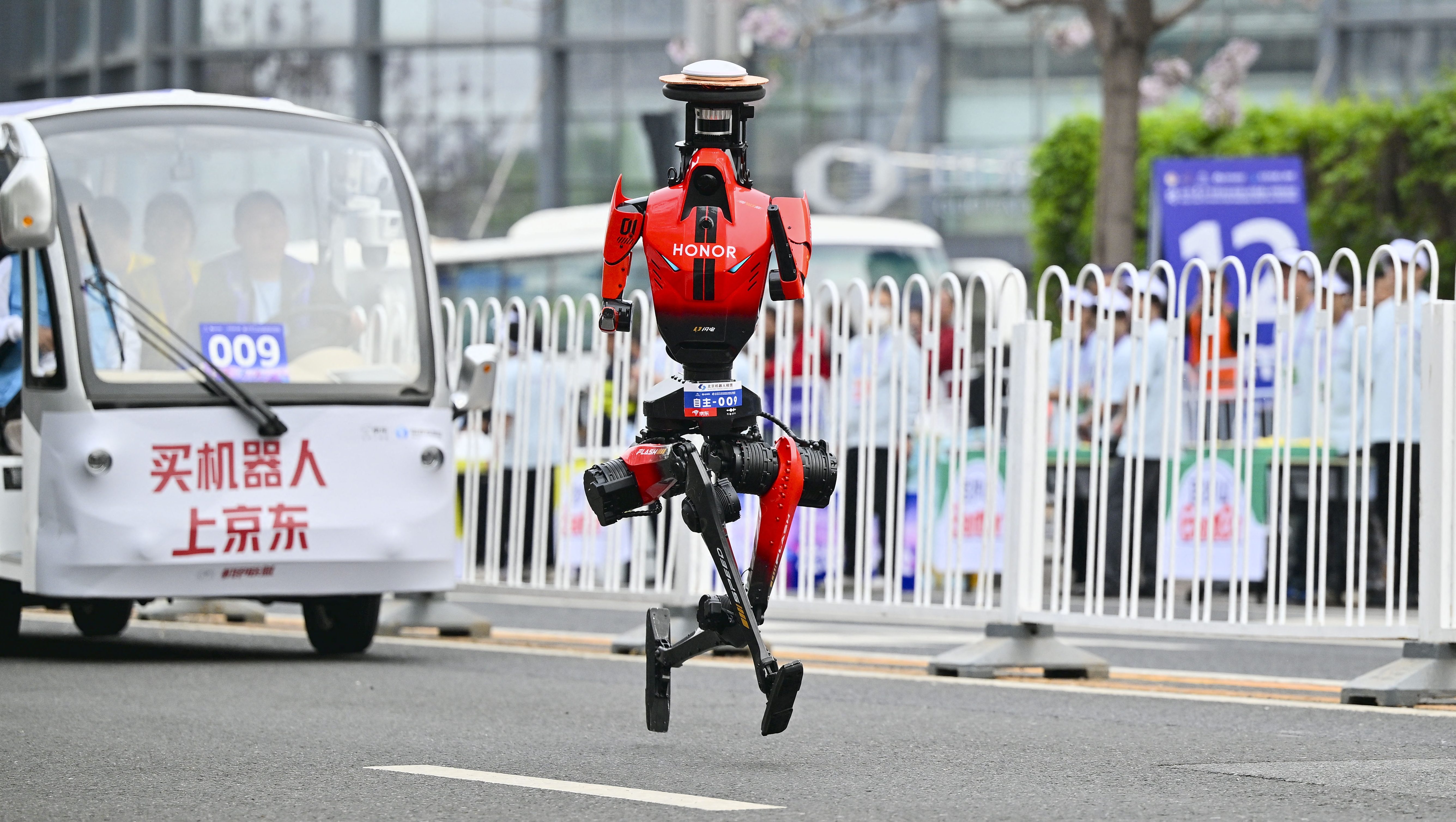 A Honor Lightning nevű robotja.