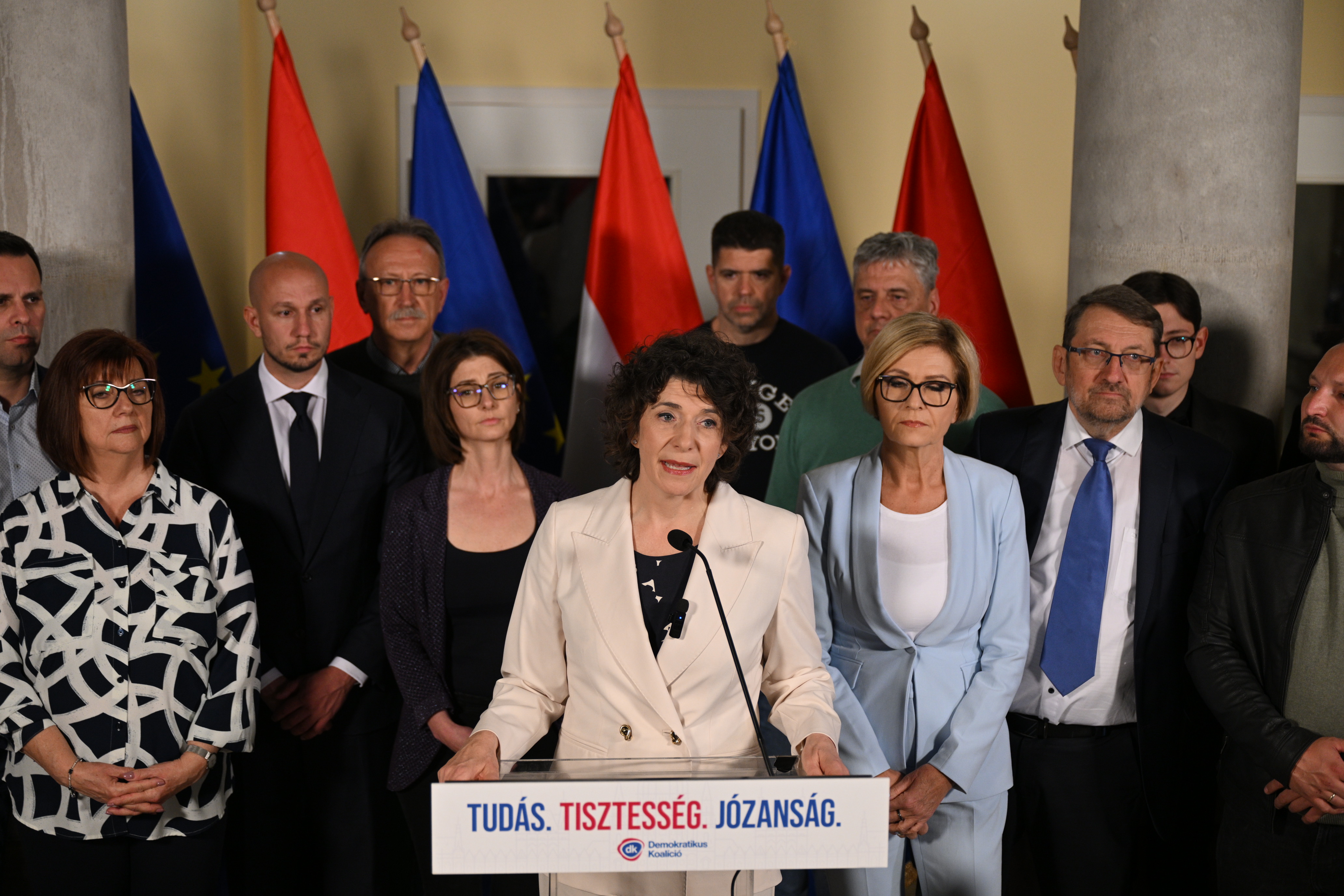 Magyar Péter: Felszólítom a köztársasági elnököt, hogy kérjen fel kormányalakításra, aztán távozzon a hivatalából, és ugyanerre szólítom fel az összes bábot – kétharmadon a Tisza 1