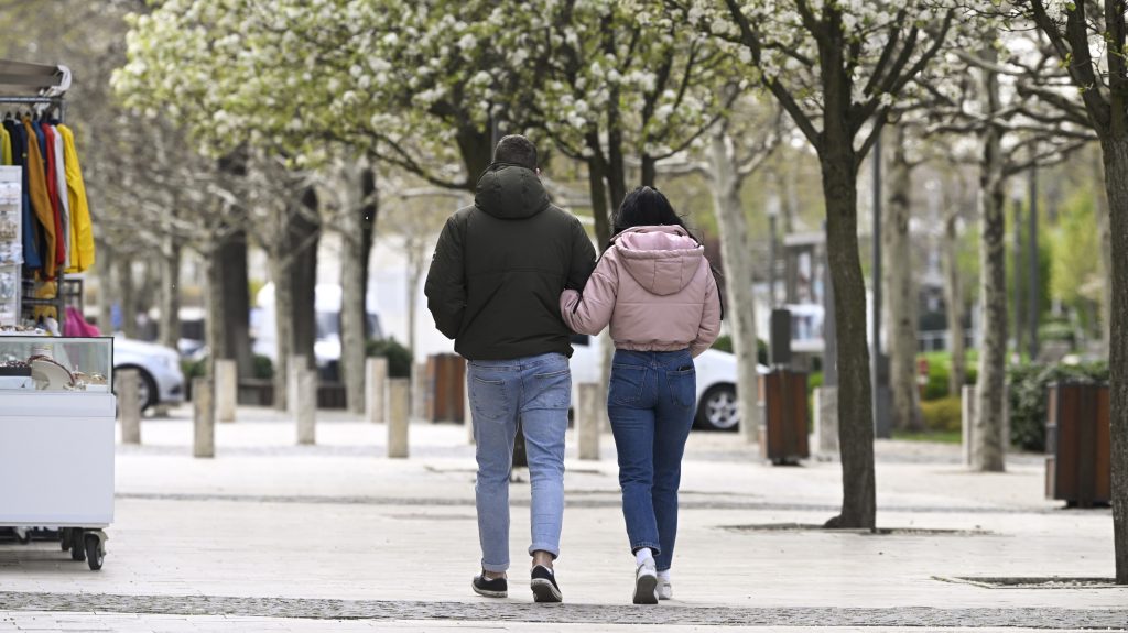 Csütörtökön már gyakrabban bújik elő a nap