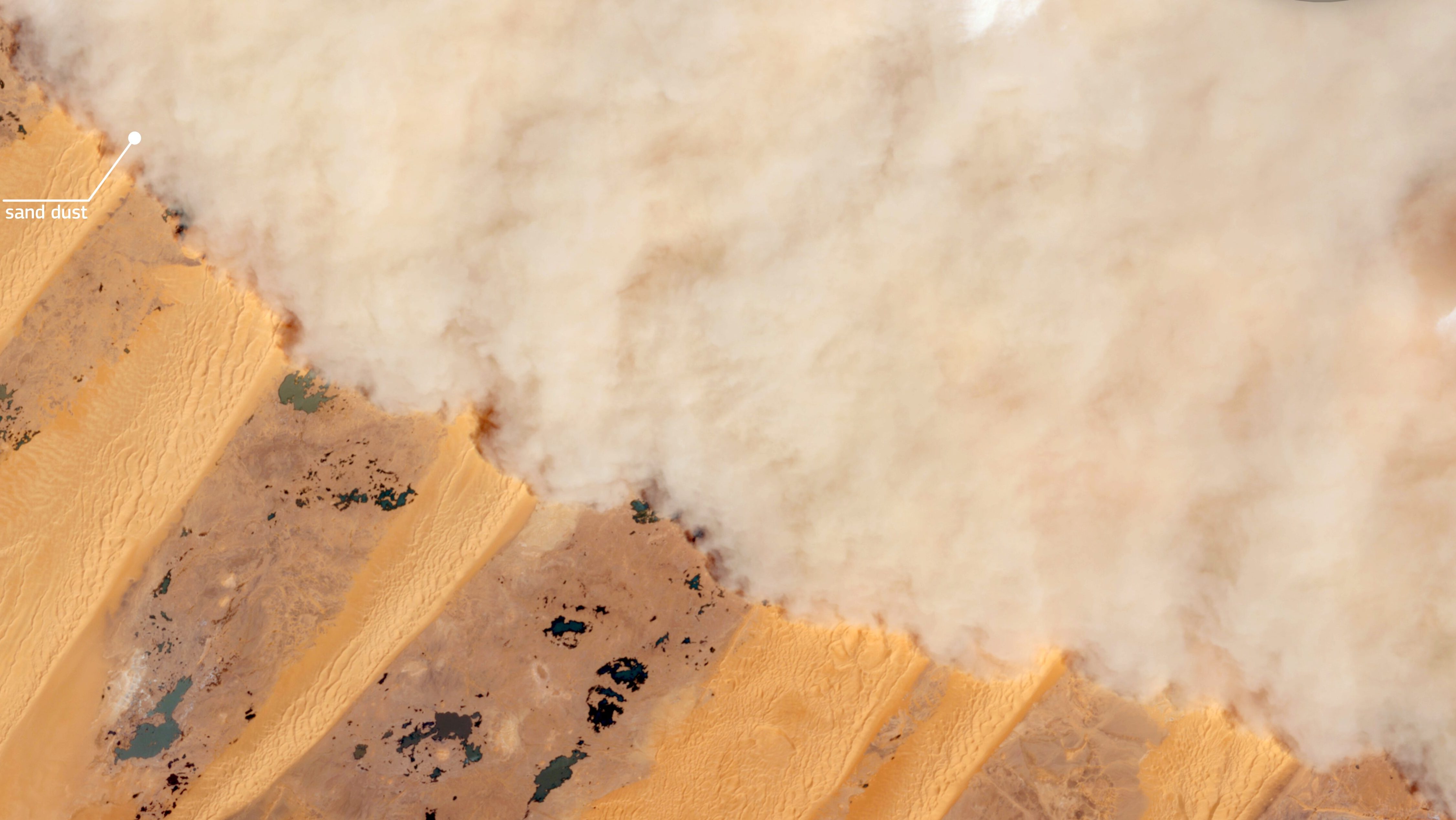 Szaharai homokvihar műholdfelvételen.