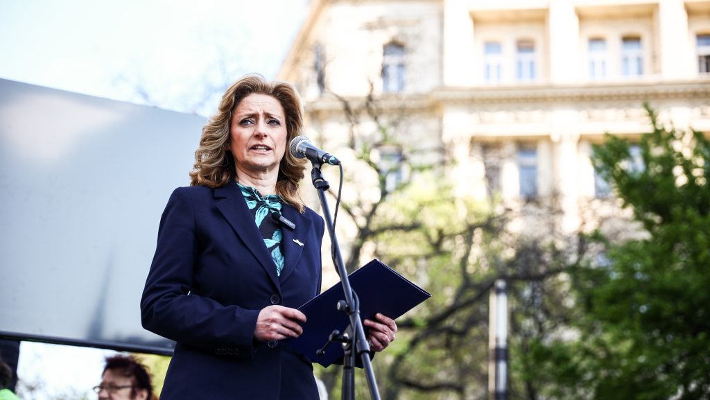 Ferencz Orsolya távozásra szólította fel azokat, akik a tetteikkel leküzdhetetlen teherként húzták le a Fideszt