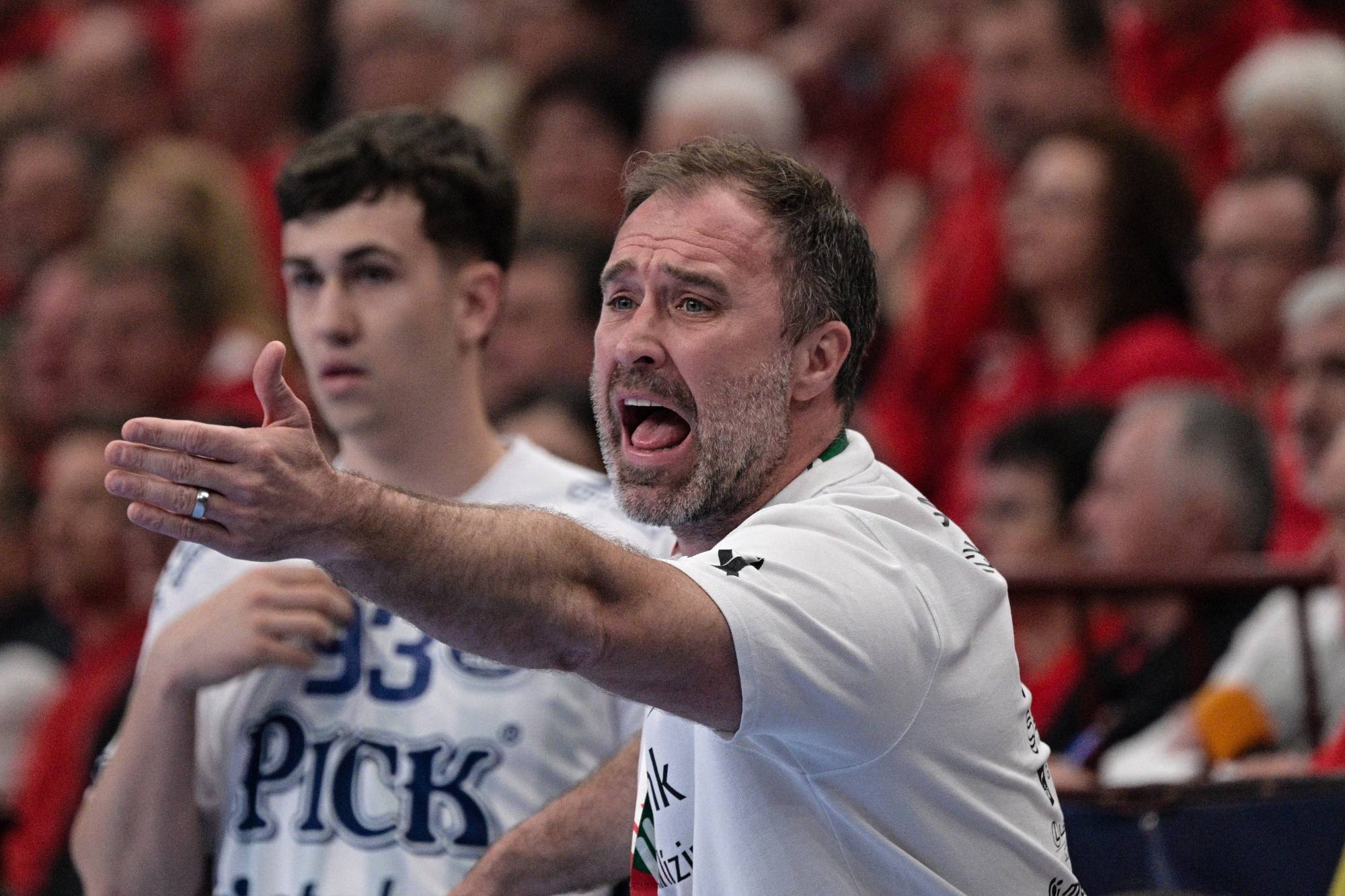 Michael Apelgren, a Szeged vezetőedzője a férfi kézilabda NB I 22. fordulójában játszott One Veszprém HC - OTP Bank-Pick Szeged mérkőzésen a One Veszprém Arénában 2026. április 13-án.