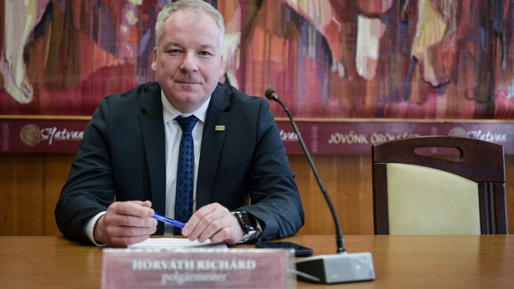 Hatvani polgármester: az érdekünk az, hogy ne a fideszes Szabó Zsolt képviselje a várost
