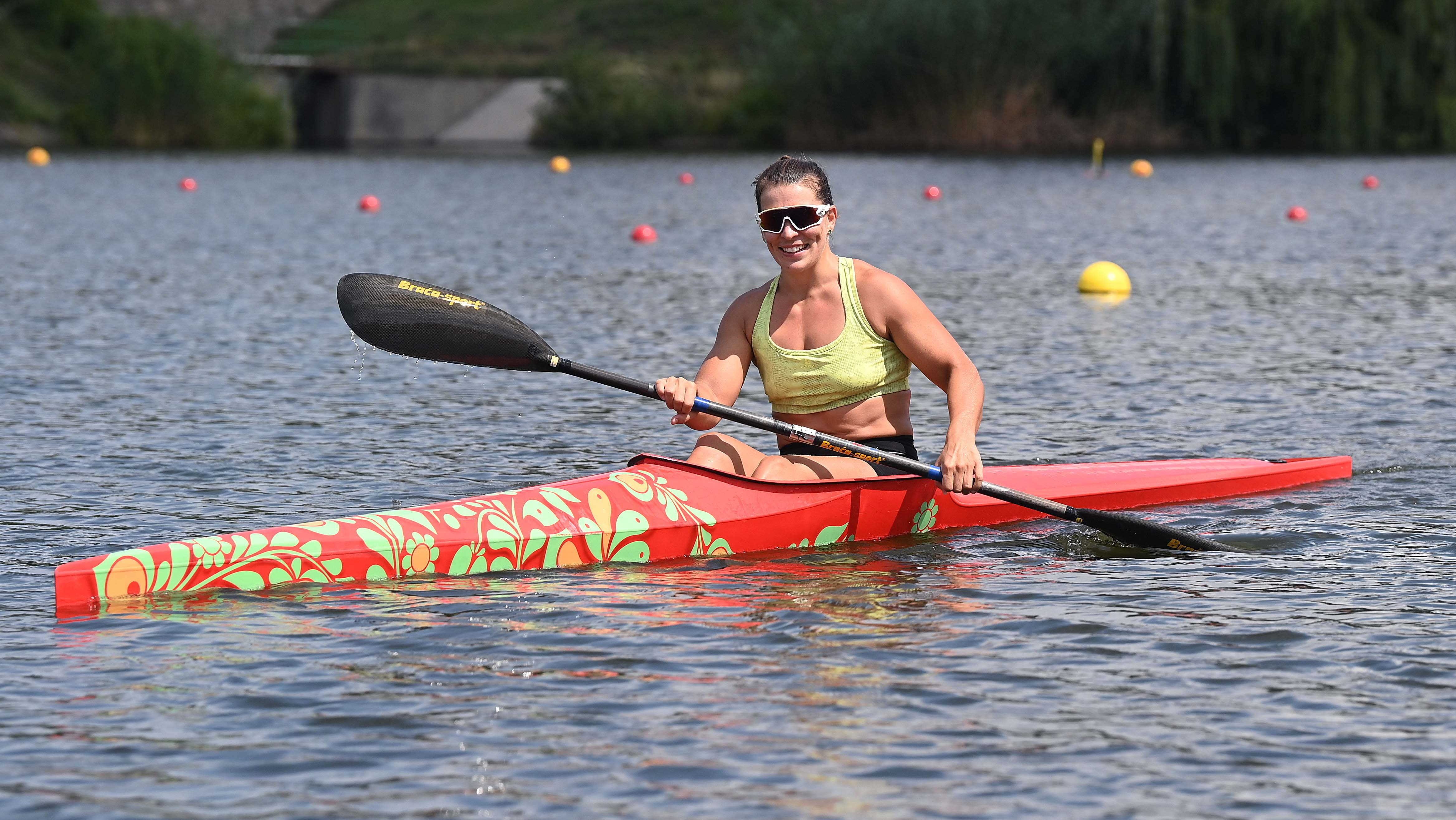 Medveczky Erika kajakozó, a tokiói olimpiára utazó csapat tagja a szolnoki edzõtáborban, a Holt-Tiszai Vízisport Telepen 2021. július 21-én.